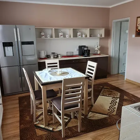 Dom Nad Sopotnia بيت للعطل